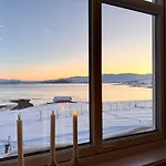 Jacuzzi, Fjord View & Northern Lights - Close To & North Cape Hammerfest