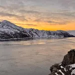 Jacuzzi, Fjord View & Northern Lights - Close To & North Cape