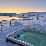 Jacuzzi, Fjord View & Northern Lights - Close To & North Cape Ferienhaus *