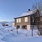 Jacuzzi, Fjord View & Northern Lights - Close To & North Cape Ferienhaus Hammerfest