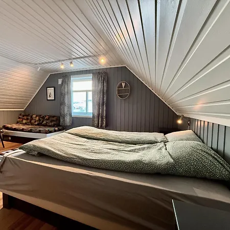 Jacuzzi, Fjord View & Northern Lights - Close To & North Cape