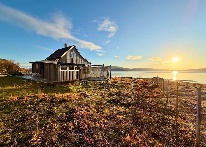 Jacuzzi, Fjord View & Northern Lights - Close To & North Cape Semesterbostad Hammerfest