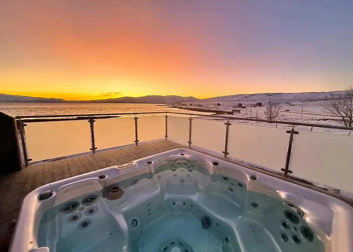 Jacuzzi, Fjord View & Northern Lights - Close To & North Cape Semesterbostad Hammerfest