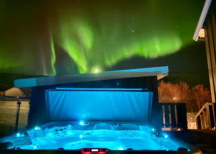 Semesterbostad Jacuzzi, Fjord View & Northern Lights - Close To & North Cape *